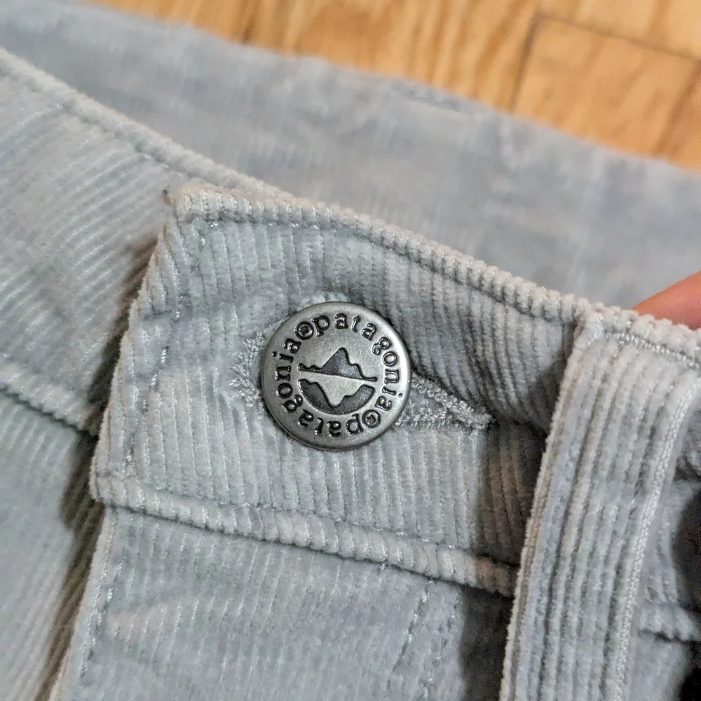 Patagonia Organic Cotton Fitted Corduroy Pants Size 26 Light Gray